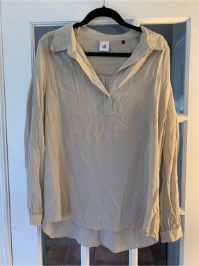 CAbi Long Sleeve Collared V-Neck Blouse in Light gray size L 100% silk